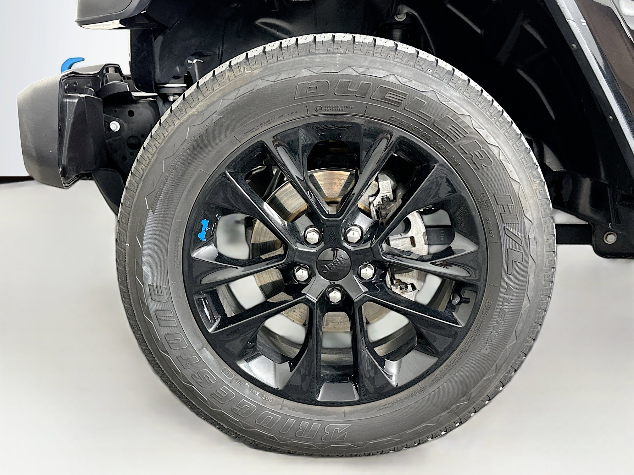 Used 2023 Jeep Wrangler Sahara AWD/4WD image 11