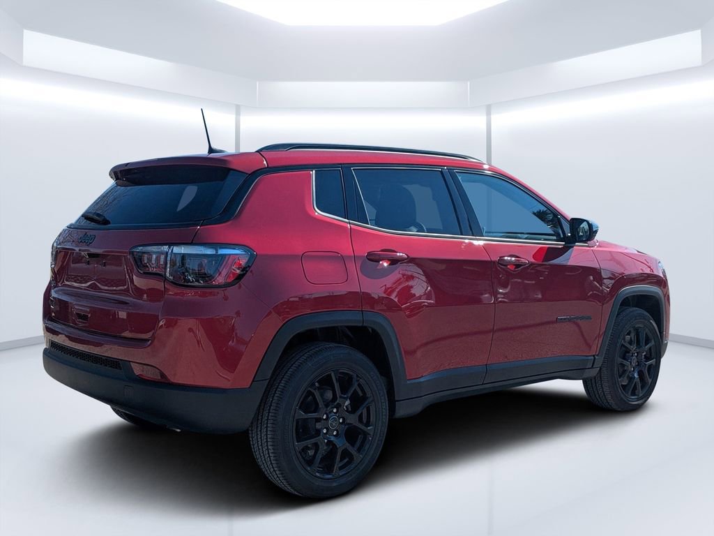 Used 2026 Jeep Compass Latitude image 3