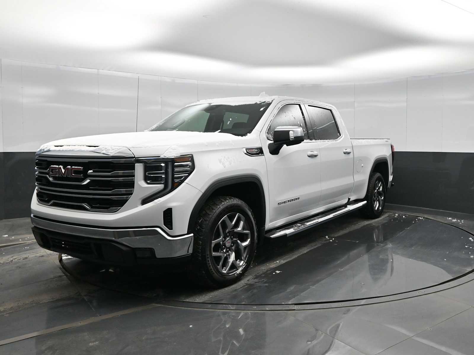 Used 2023 GMC Sierra 1500 SLT w/ SLT Convenience Package image 4