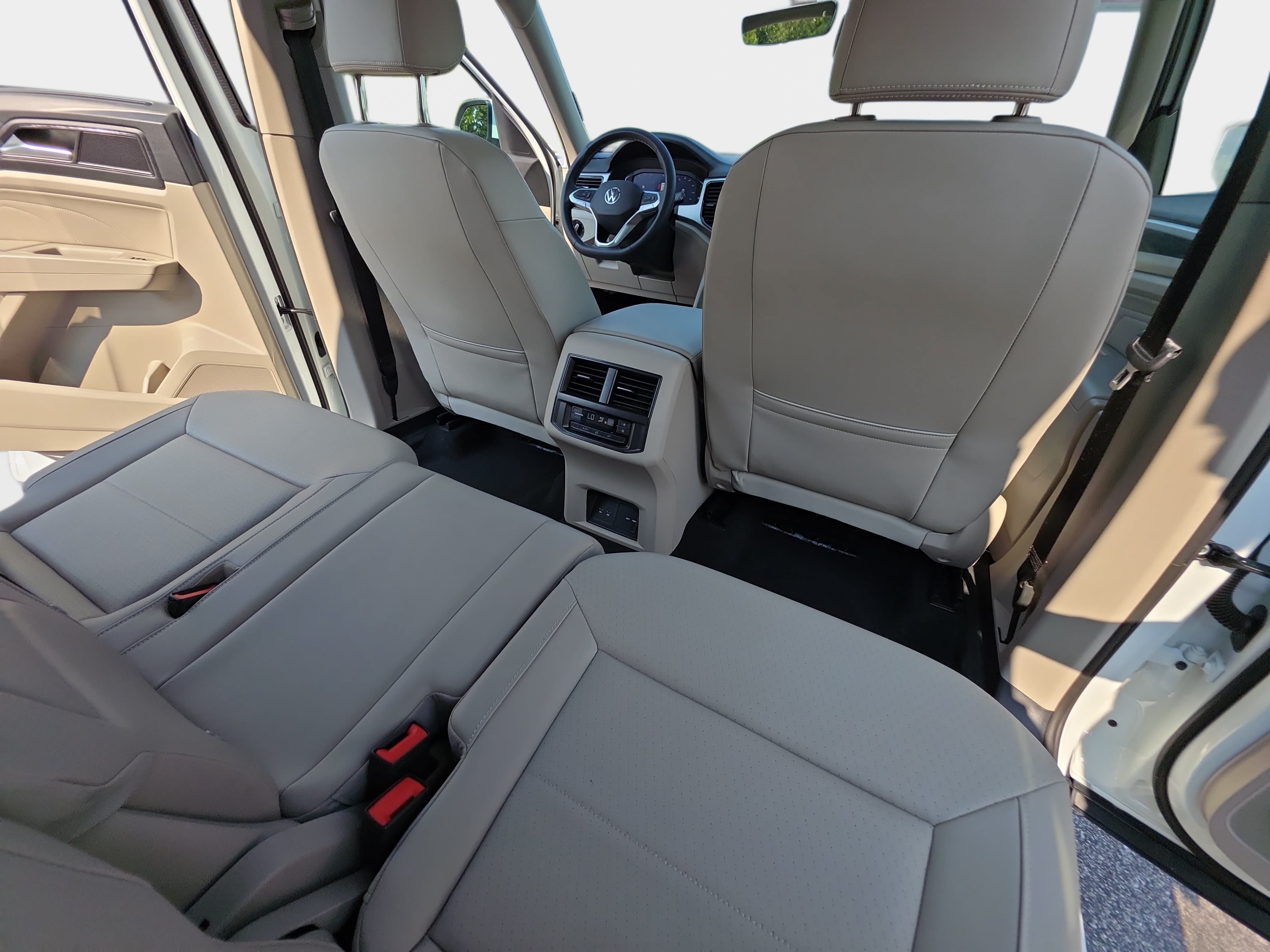 Used 2023 Volkswagen Atlas SE w/ Panoramic Sunroof Package AWD/4WD image 11