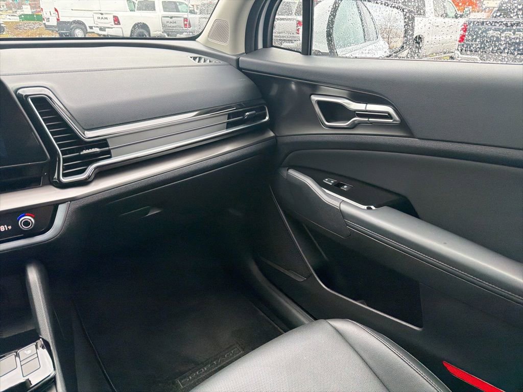 Used 2025 Kia Sportage EX image 24