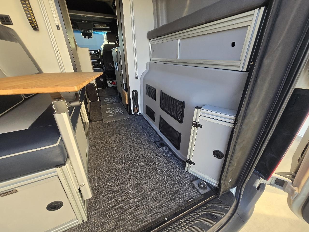 Used 2020 Mercedes-Benz Sprinter 2500 image 32