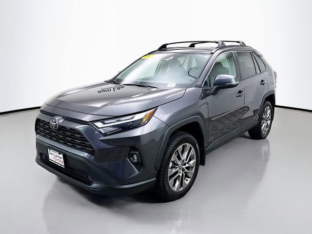 Used 2023 Toyota RAV4 XLE Premium image 3