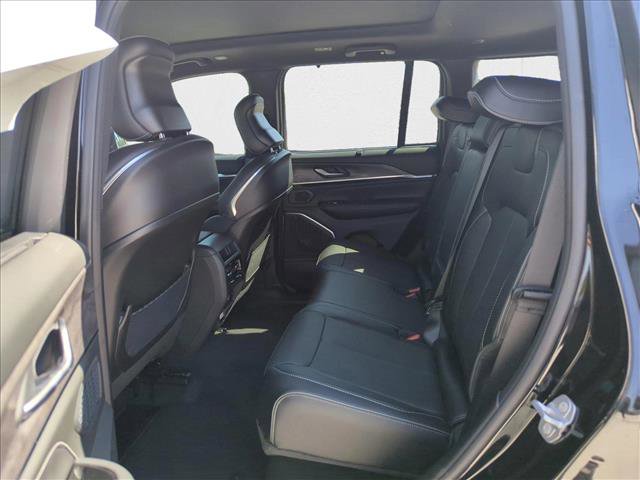 New 2025 Jeep Grand Cherokee Overland w/ Luxury Tech Group IV AWD/4WD image 17
