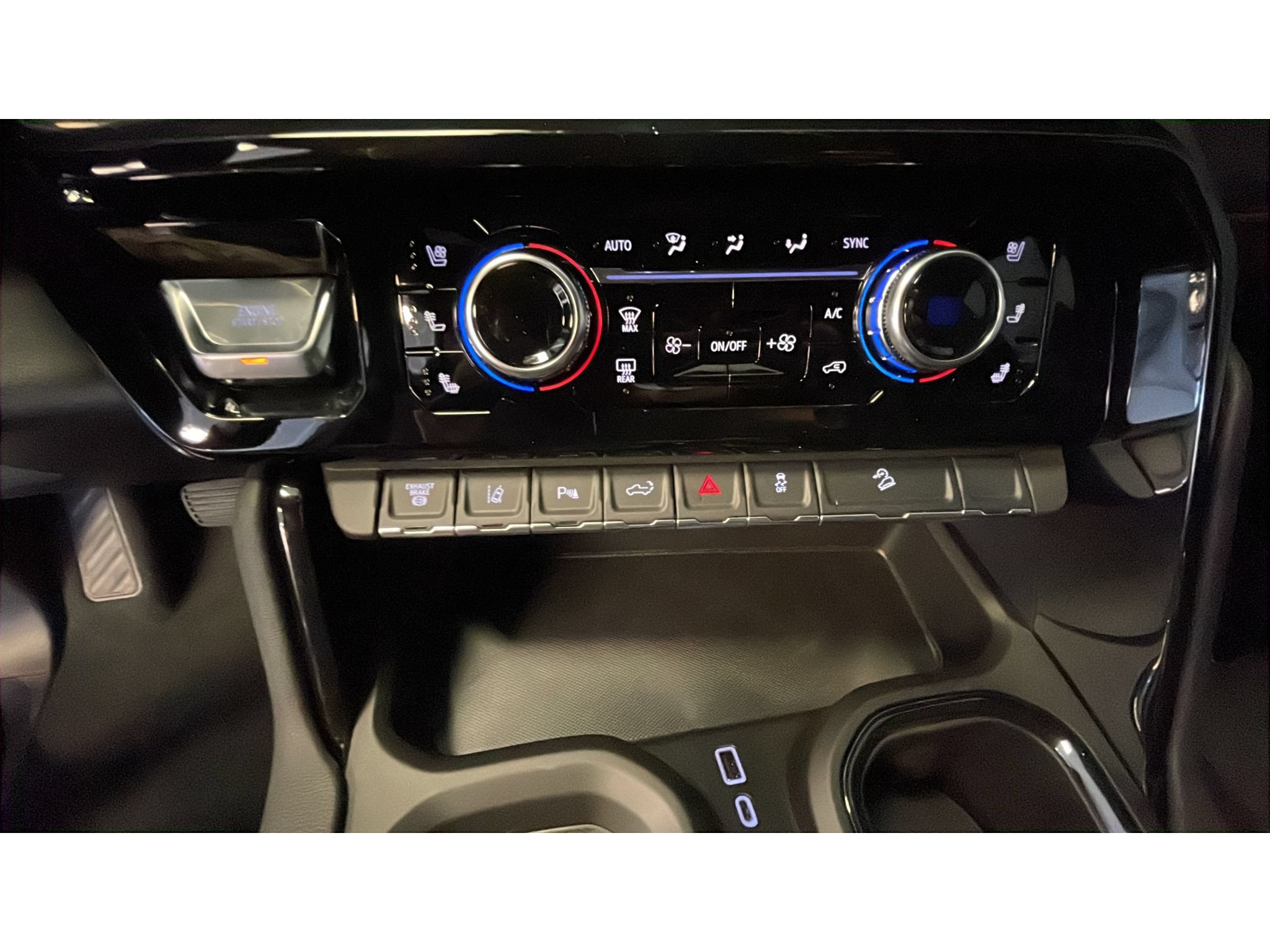 New 2026 GMC Sierra 2500 AT4 w/ Technology Package AWD/4WD image 14