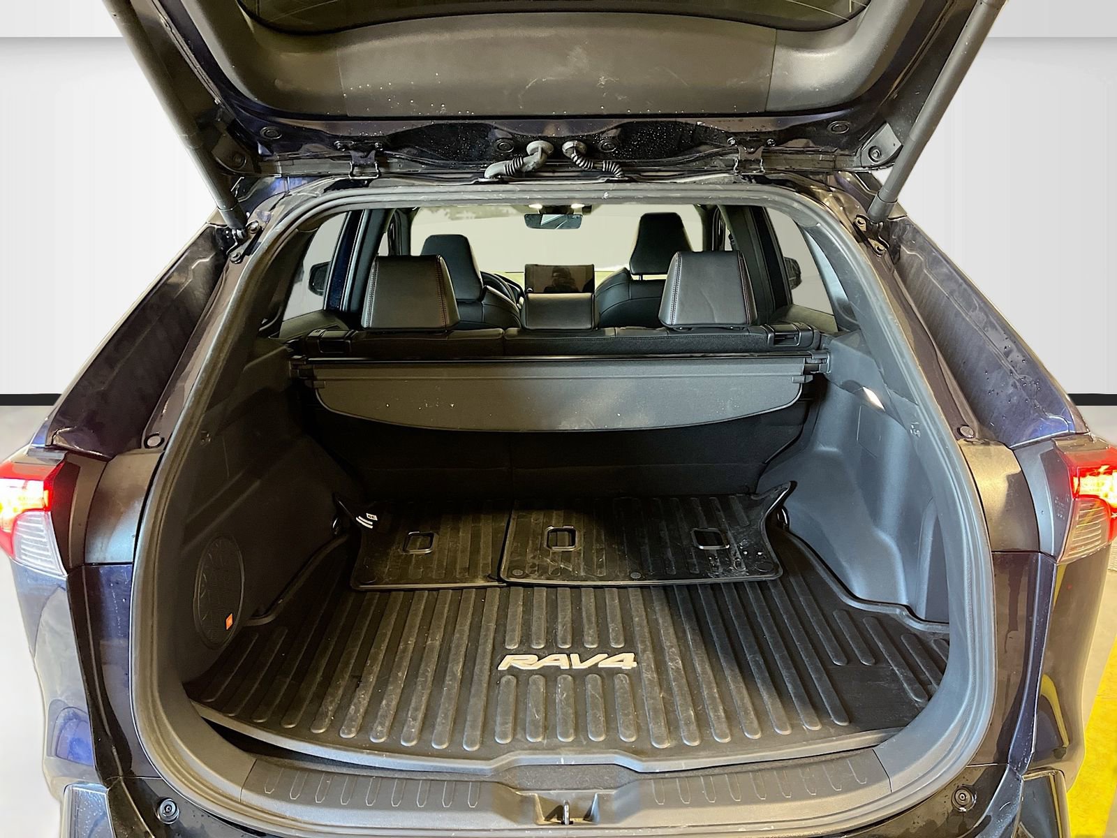 Used 2024 Toyota RAV4 XSE w/ Weather Package image 29