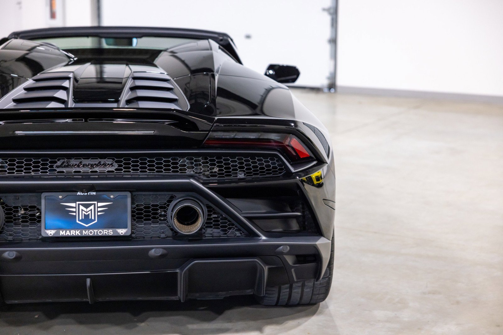 Used 2020 Lamborghini Huracan EVO image 13