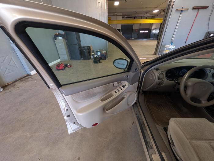 Used 2002 Oldsmobile Alero GL FWD image 21