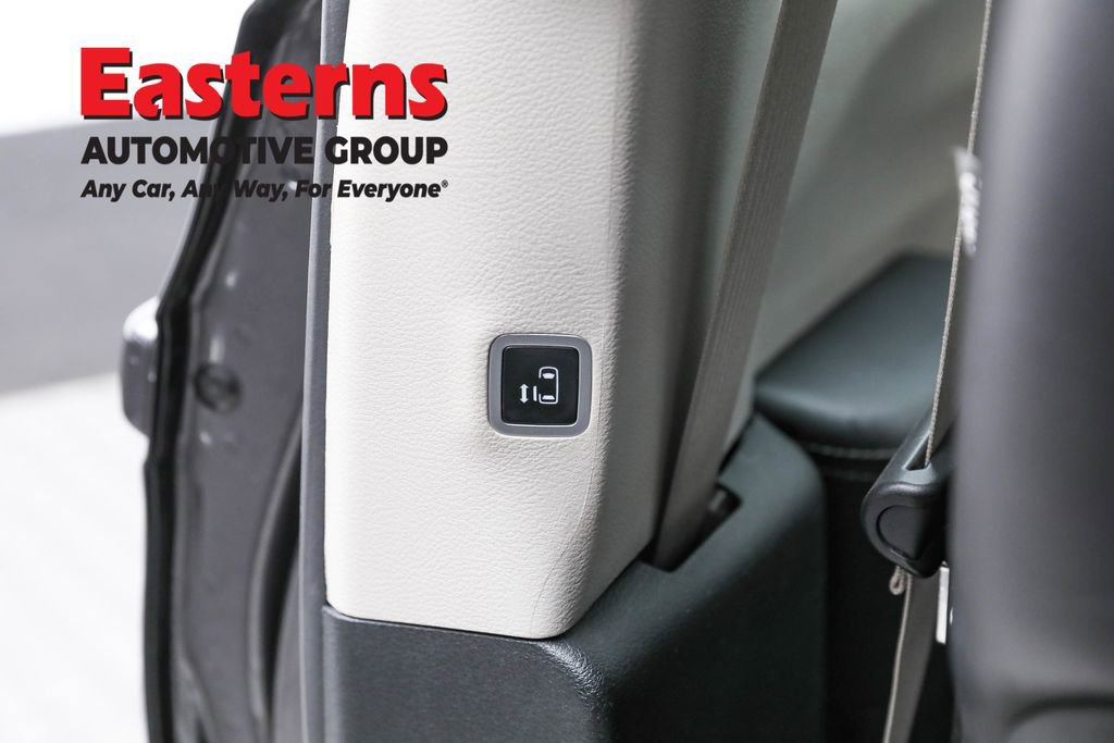 Used 2023 Chrysler Pacifica Touring-L FWD image 24