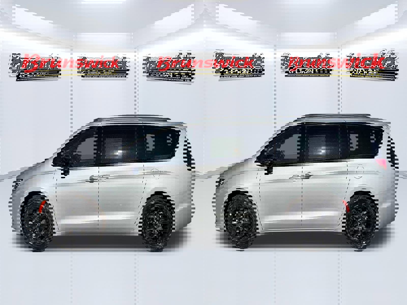 New 2026 Chrysler Pacifica Select image 2