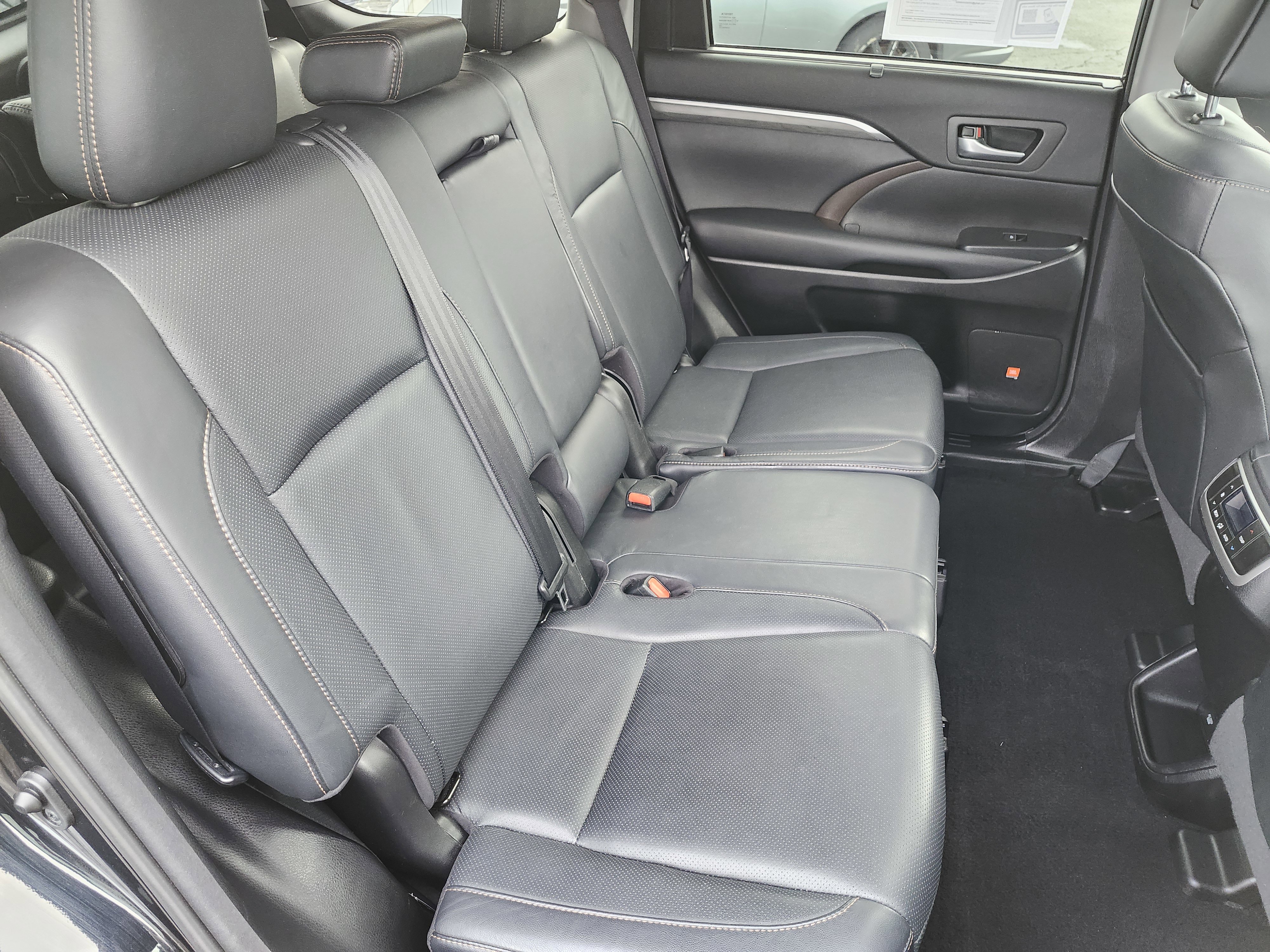 Used 2017 Toyota Highlander Limited image 21