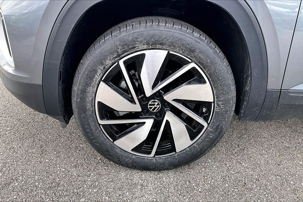 Used 2025 Volkswagen Atlas SE FWD image 11