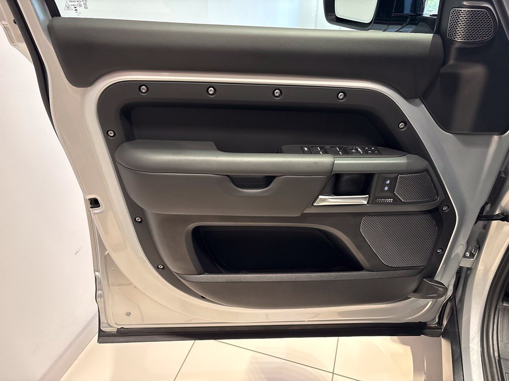 Used 2024 Land Rover Defender 110 X AWD/4WD image 41