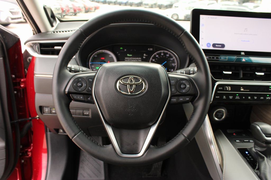 Used 2024 Toyota Venza XLE AWD/4WD image 12