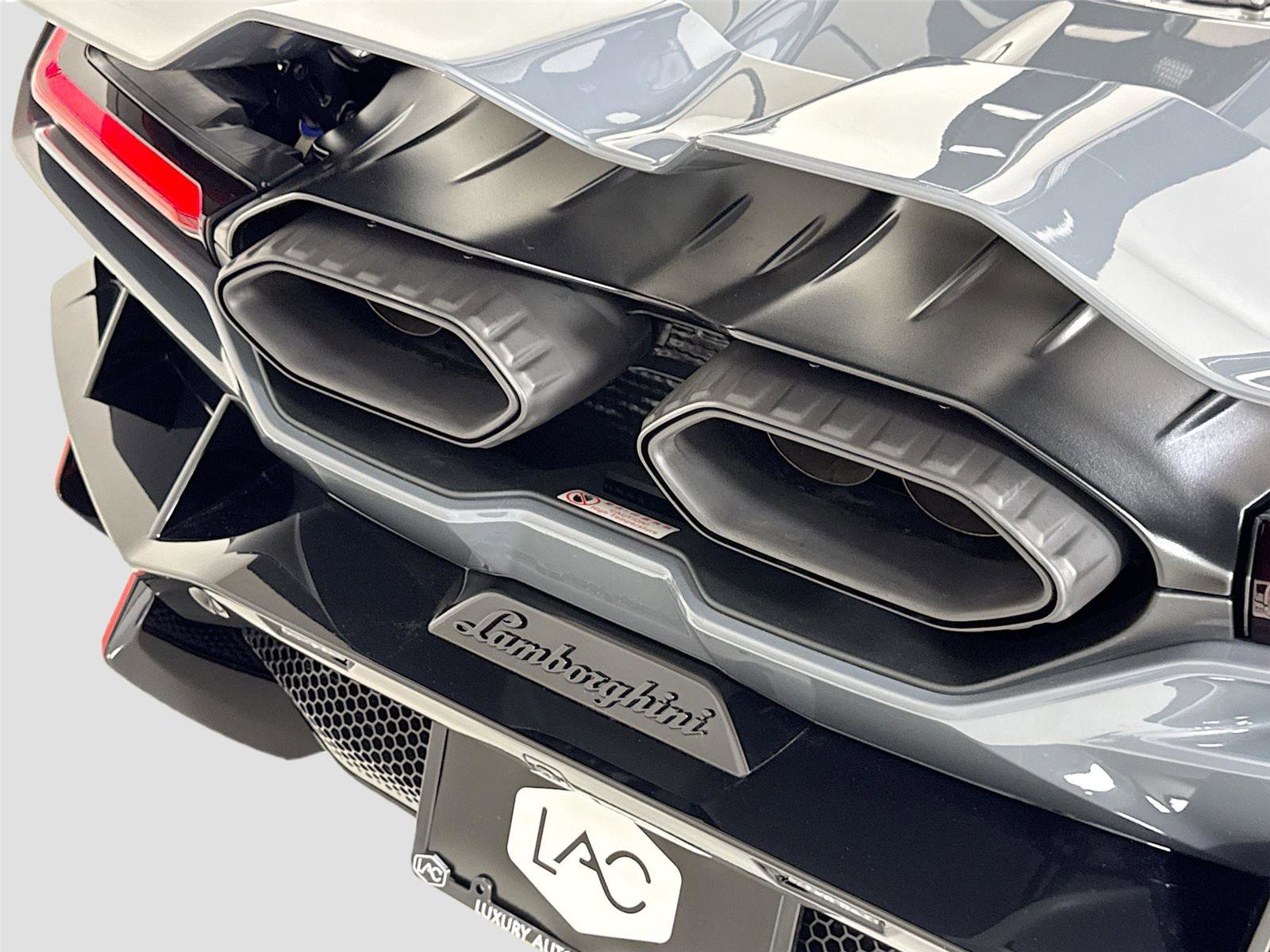 Used 2025 Lamborghini Revuelto image 36