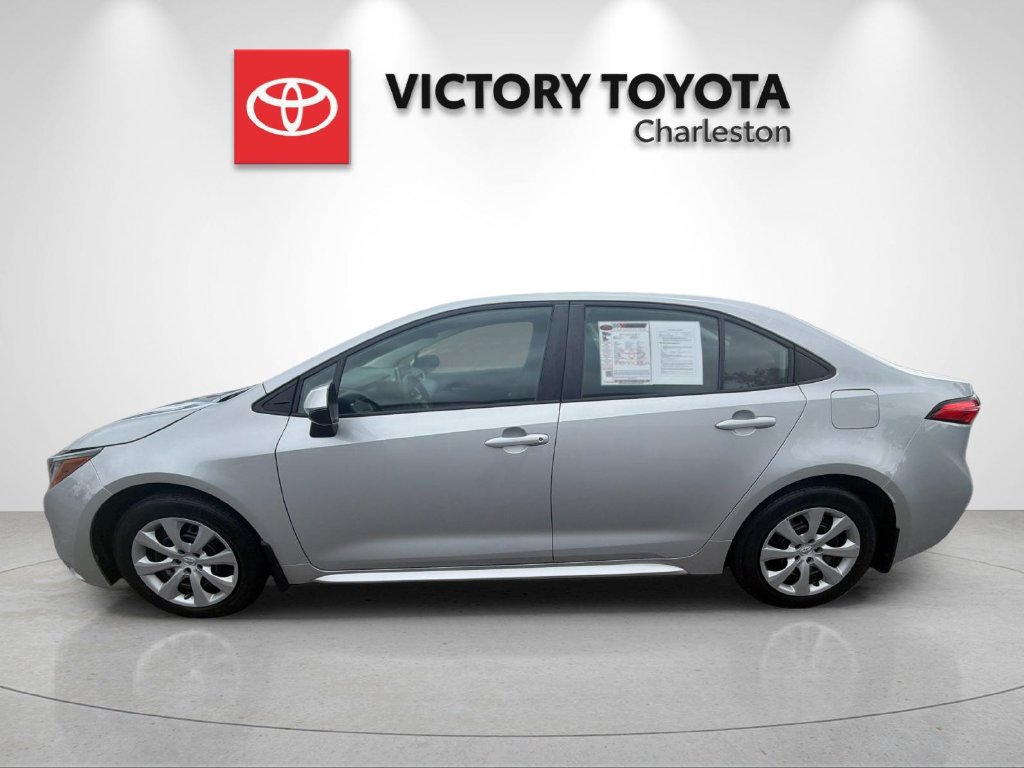 Used 2021 Toyota Corolla LE FWD image 2