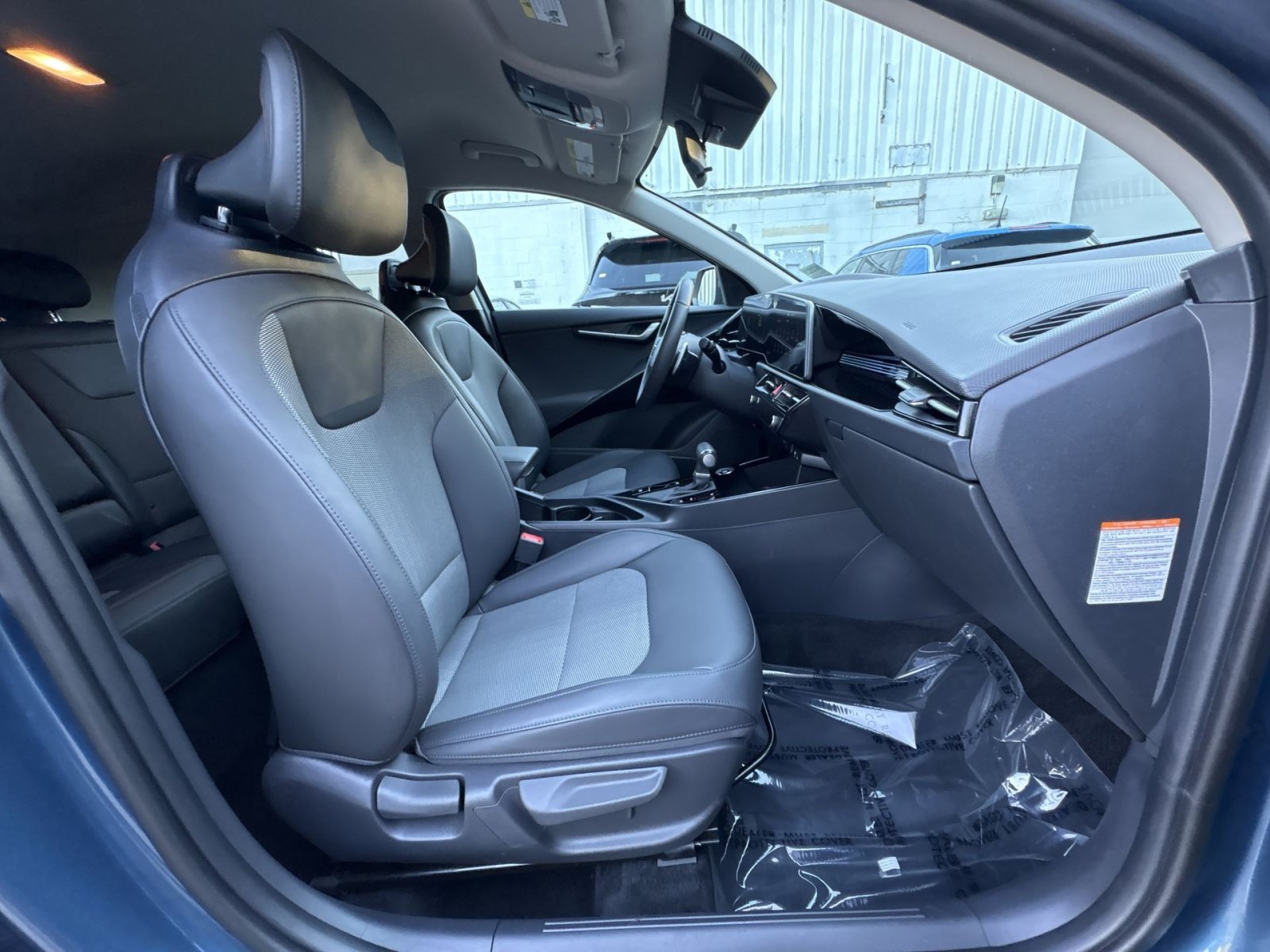 Used 2025 Kia Niro EX FWD image 35