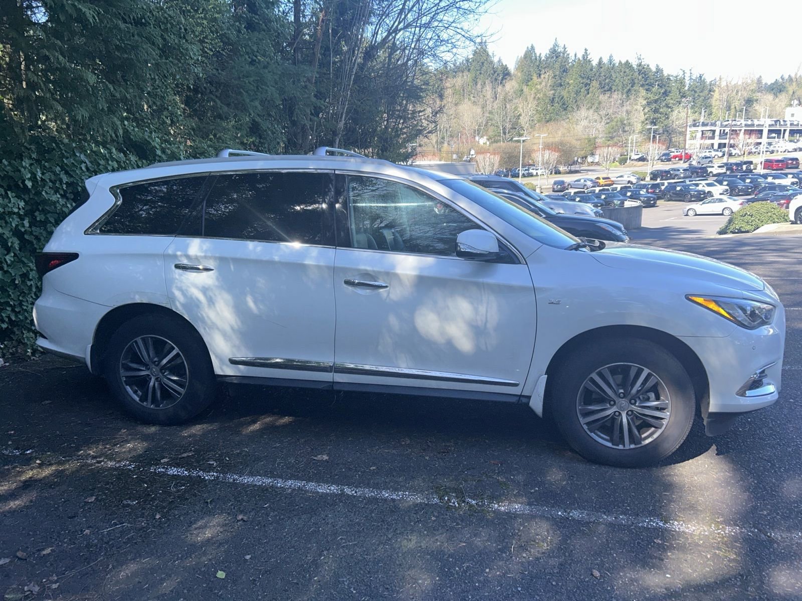 Used 2019 INFINITI QX60 Luxe w/ Essential Package image 4