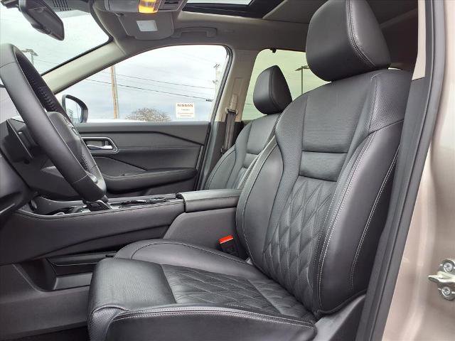 Certified 2025 Nissan Rogue Platinum w/ Tech Package image 6