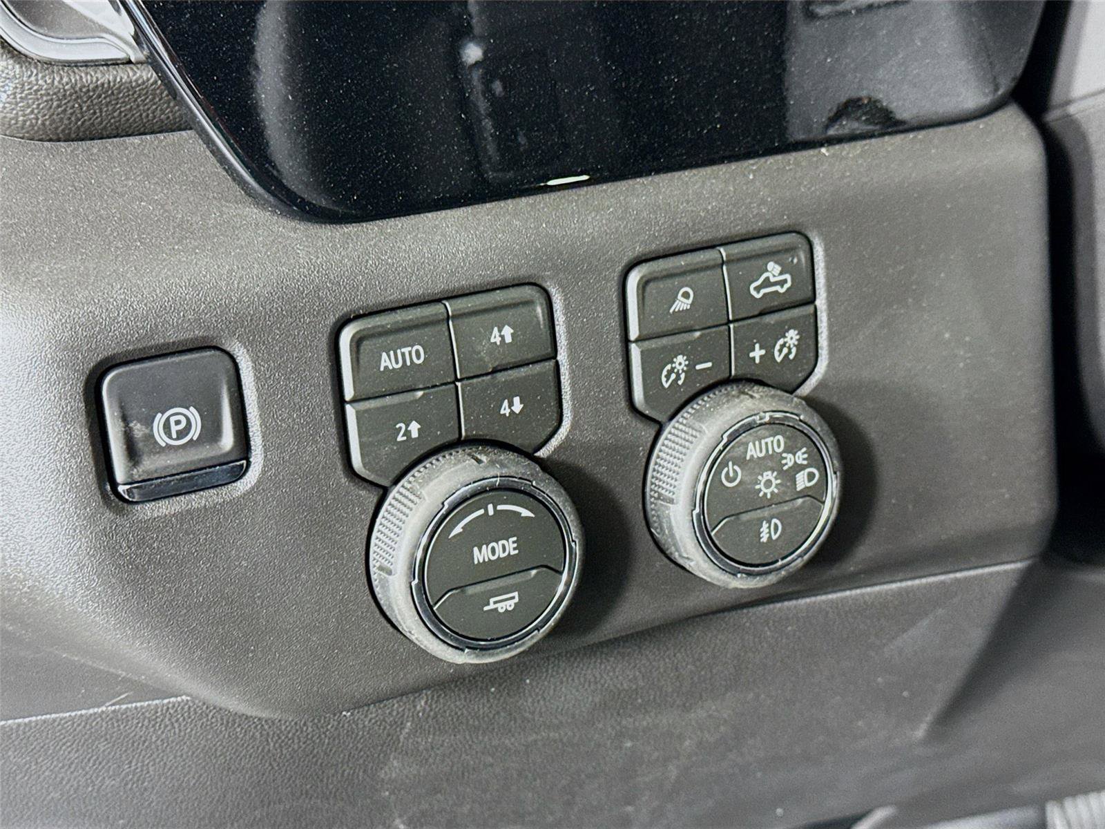 New 2026 Chevrolet Silverado 1500 LTZ w/ LTZ Premium Package AWD/4WD image 4