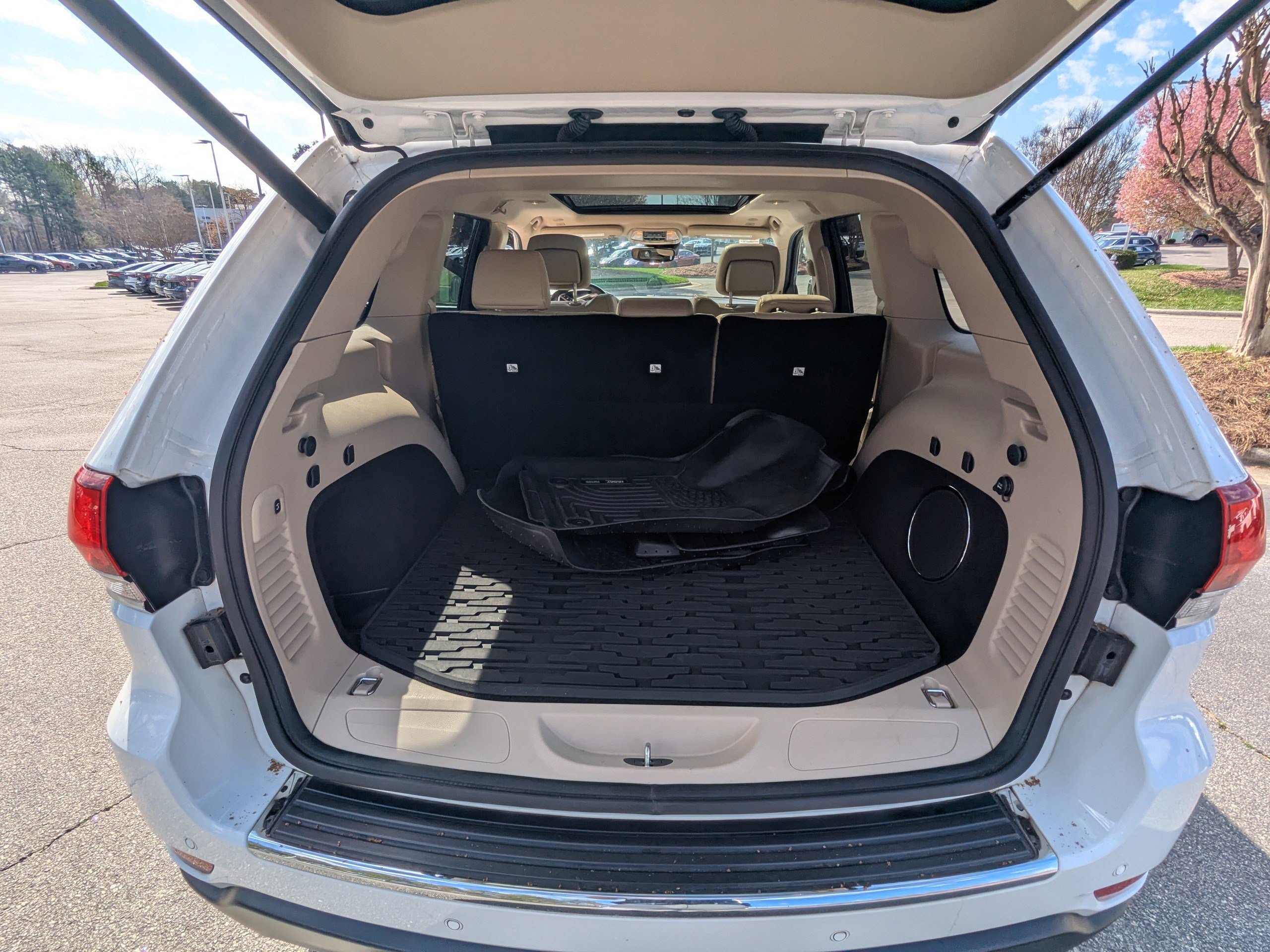 Used 2020 Jeep Grand Cherokee Limited w/ Luxury Group II image 16