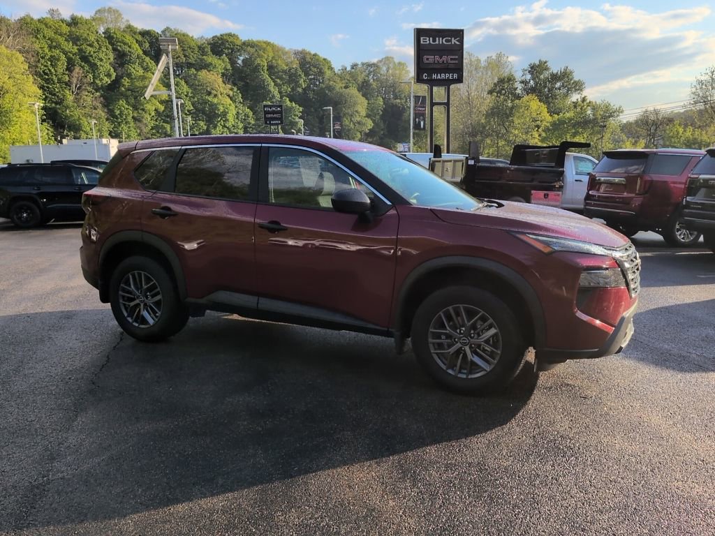 Used 2025 Nissan Rogue S AWD/4WD image 4