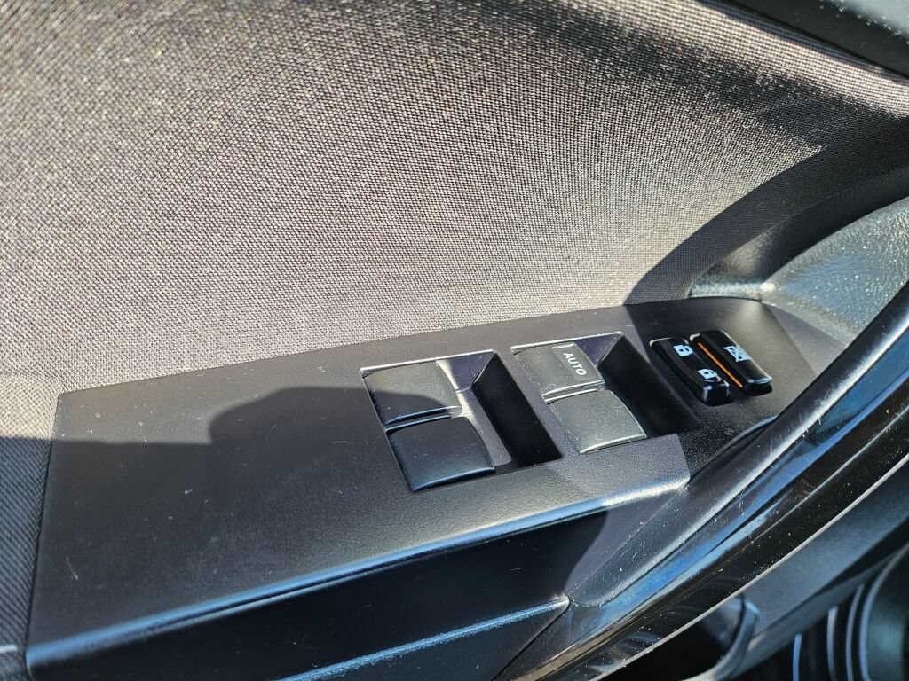 Used 2018 Toyota Corolla iM FWD image 17