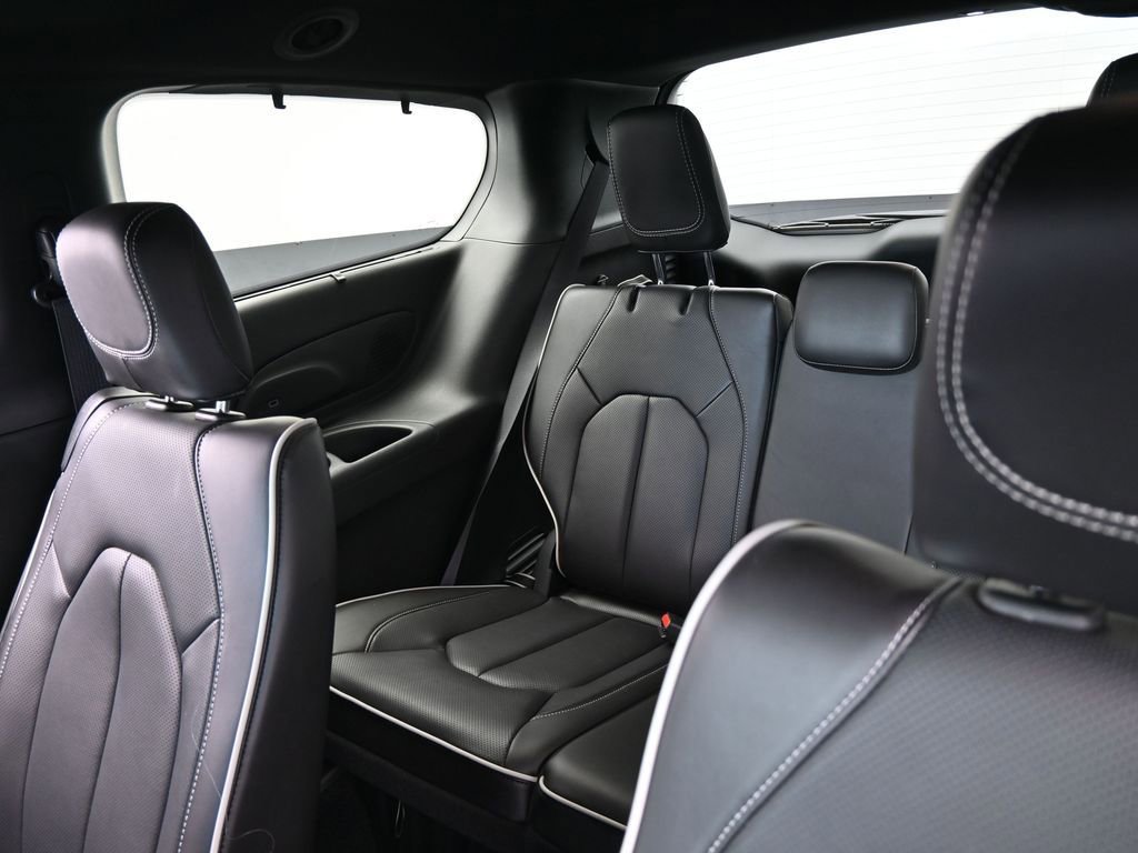 Used 2024 Chrysler Pacifica Limited w/ S Appearance Package image 42