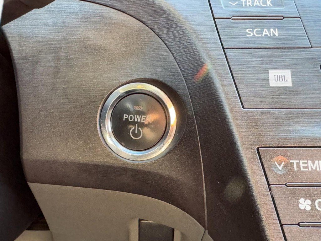 Used 2011 Toyota Prius Three image 19