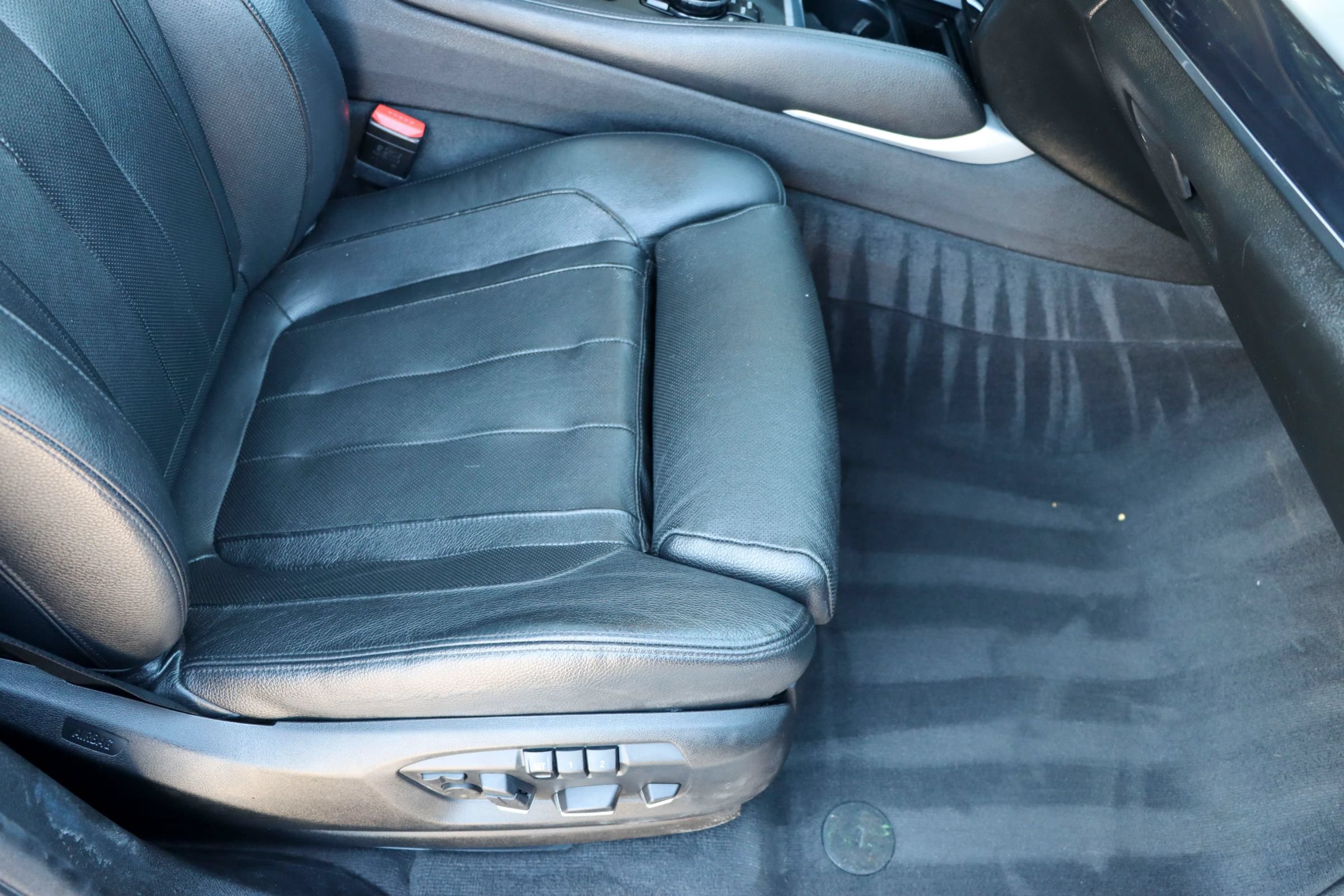 Used 2016 BMW X6 xDrive50i w/ Executive Package AWD/4WD image 22