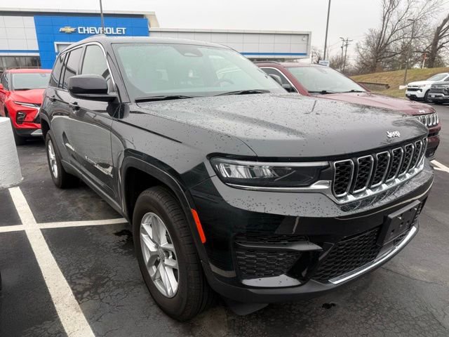 Used 2024 Jeep Grand Cherokee Laredo X image 3