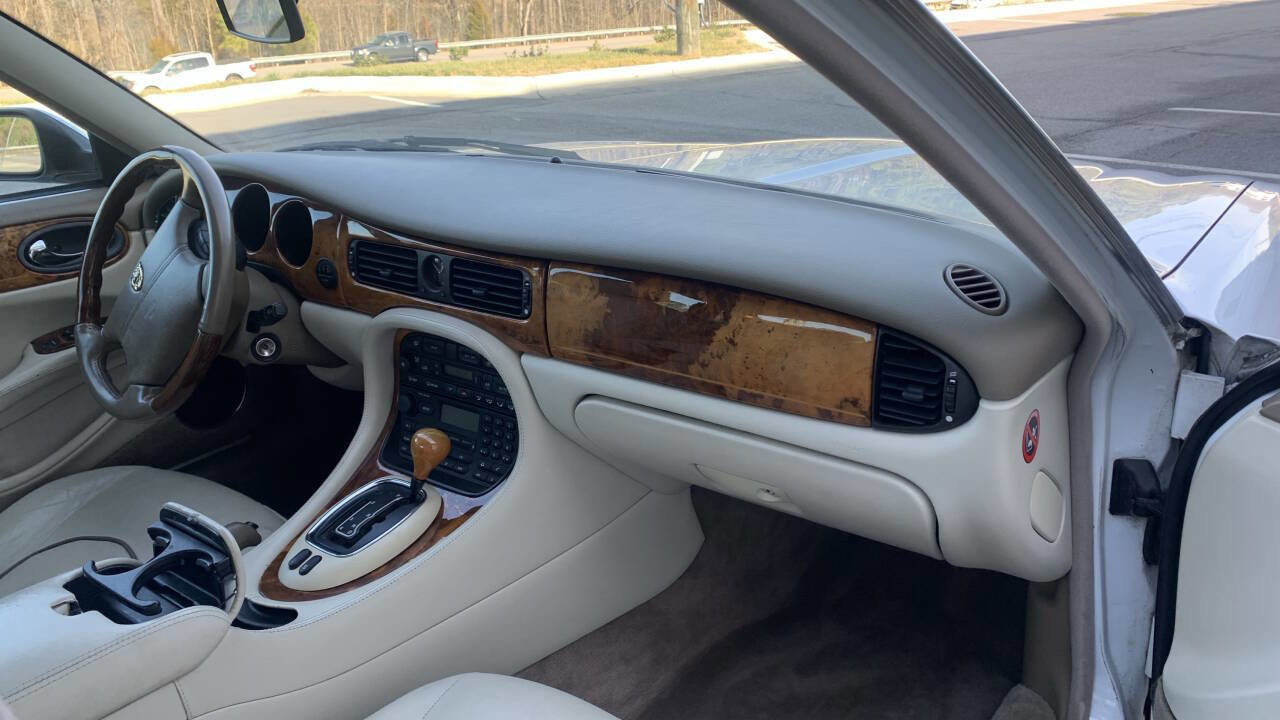 Used 1998 Jaguar XJ8 L Vanden Plas 4dr Sedan RWD image 17