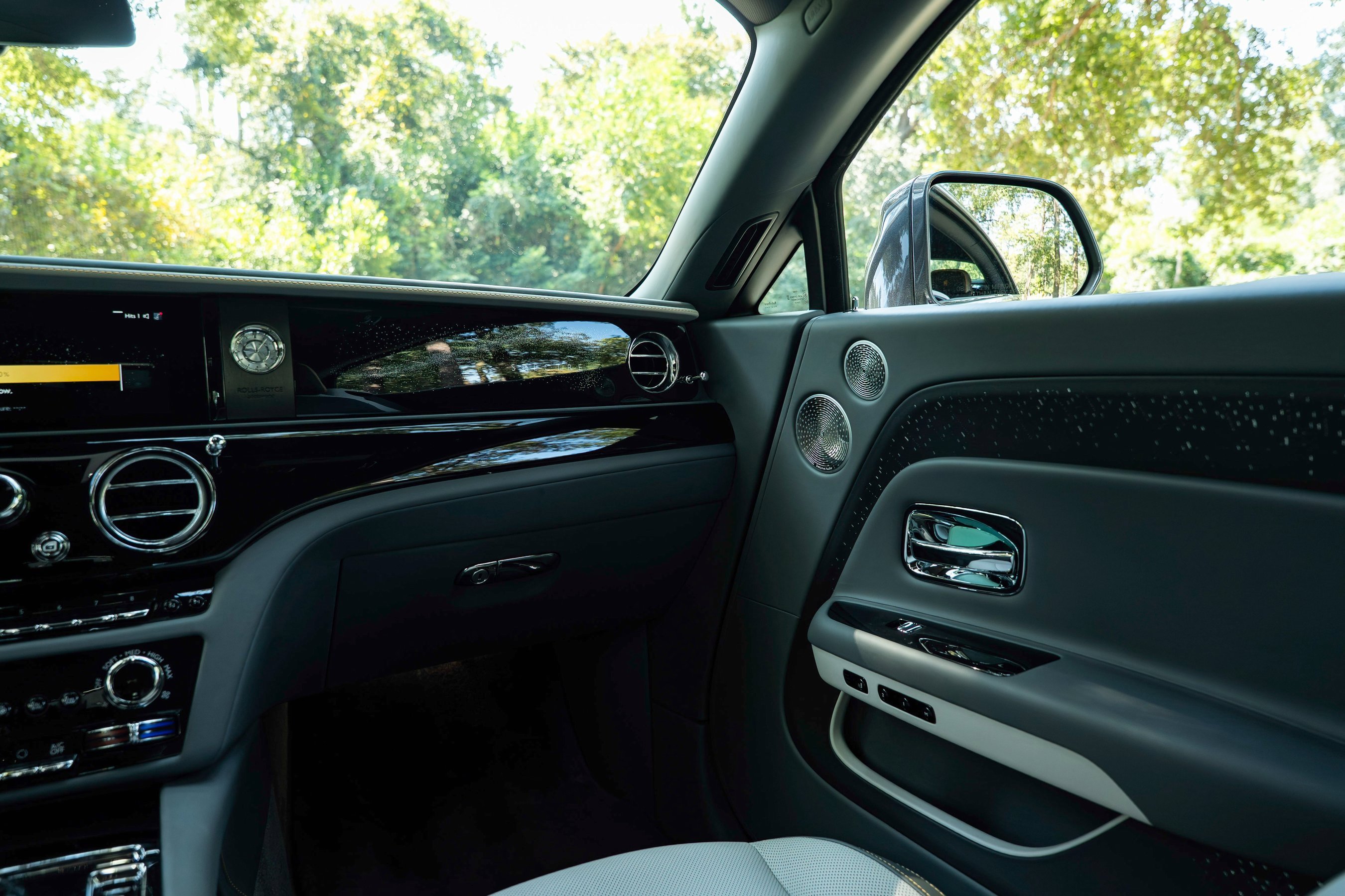 Used 2025 Rolls-Royce Spectre w/ Spectre Launch Package image 29