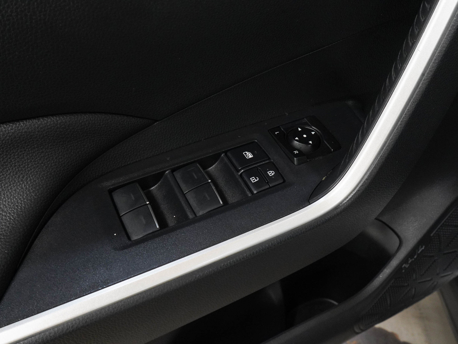 Used 2023 Toyota RAV4 SE AWD/4WD image 21