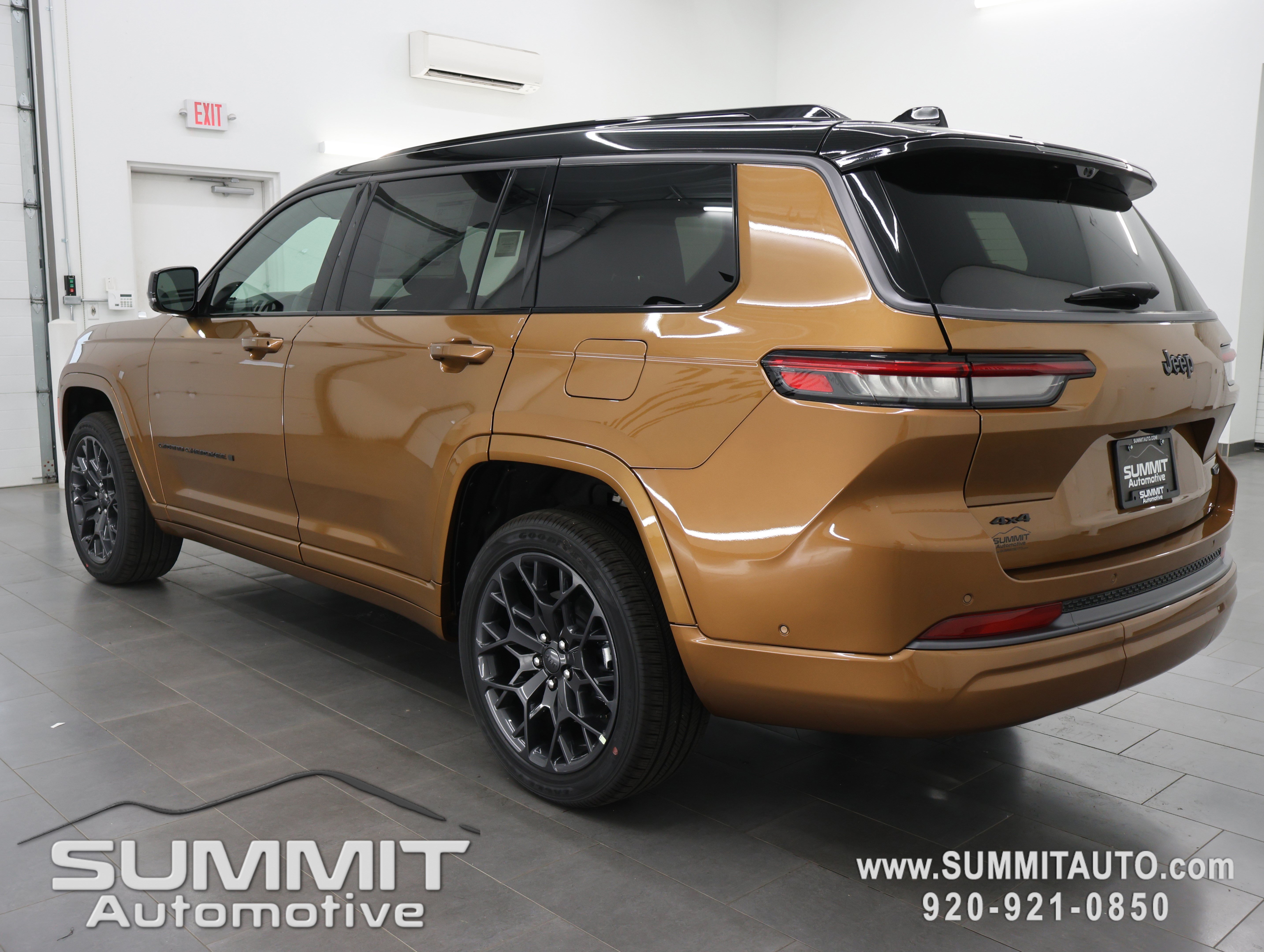 New 2026 Jeep Grand Cherokee L Summit w/ Obsidian Package AWD/4WD image 5