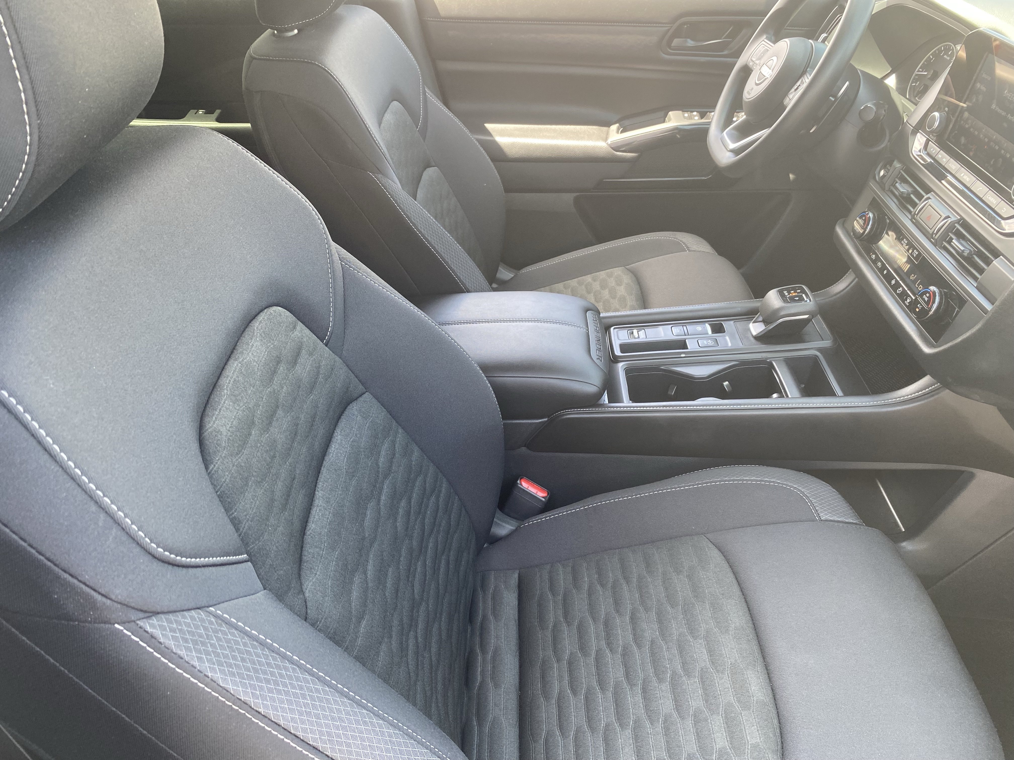 Used 2025 Nissan Pathfinder S FWD image 10