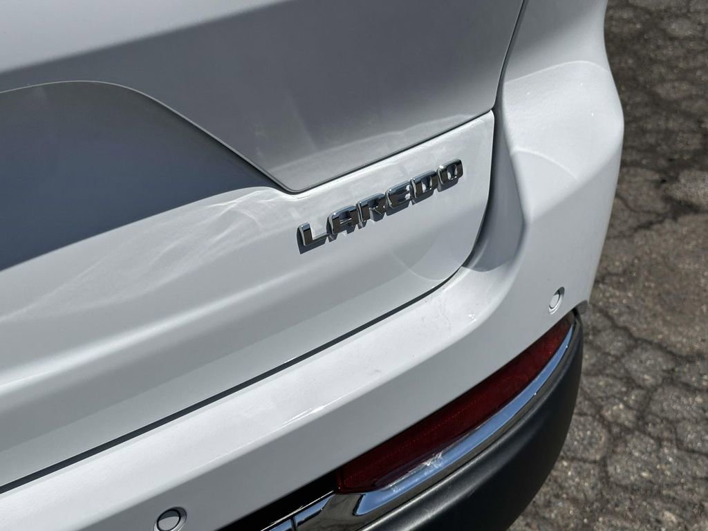 Used 2023 Jeep Grand Cherokee Laredo w/ Luxury Tech Group I image 10