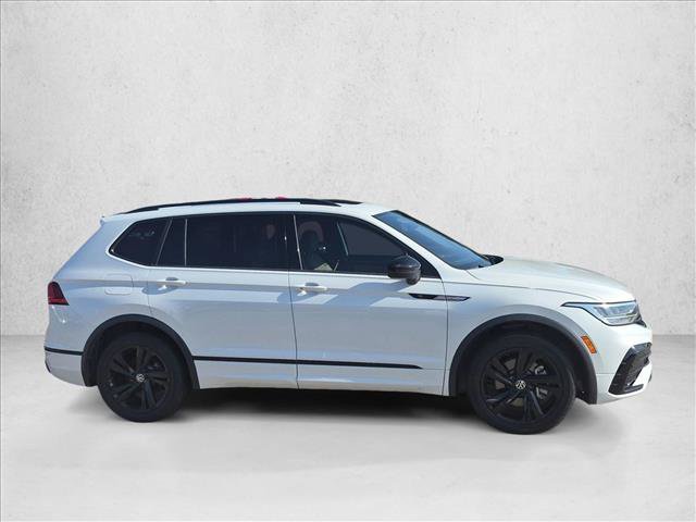 Used 2023 Volkswagen Tiguan SE R-Line FWD image 4