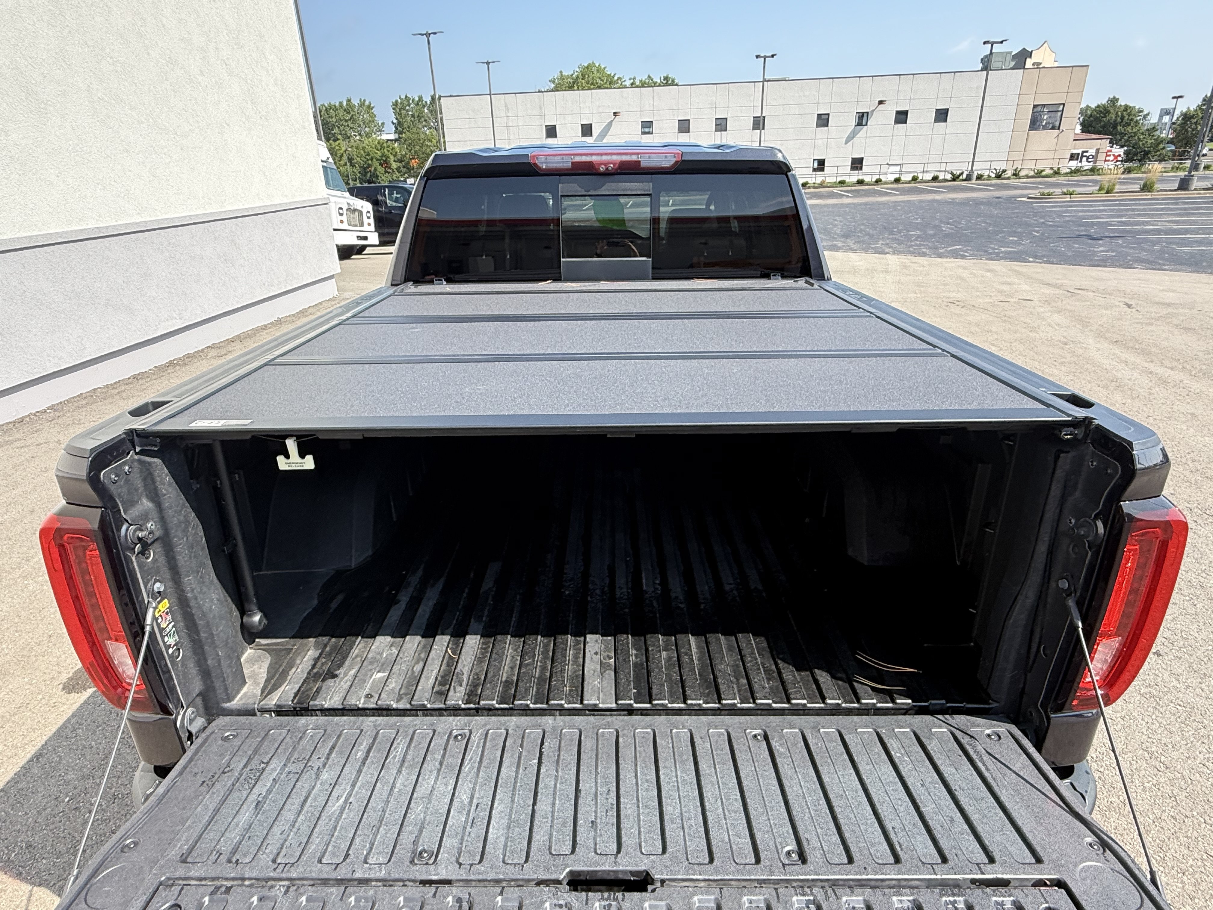 Used 2022 GMC Sierra 1500 AT4 w/ AT4 Premium Package AWD/4WD image 24