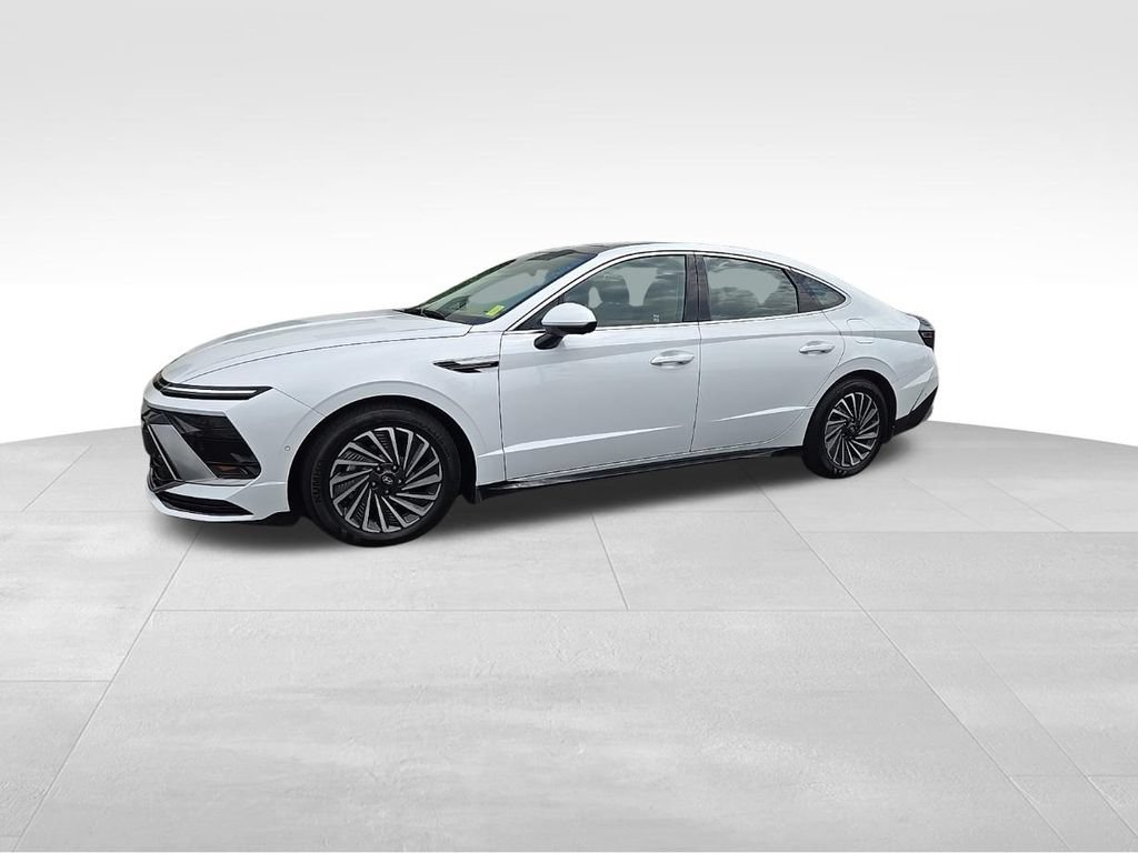 Certified 2025 Hyundai Sonata Limited FWD image 1