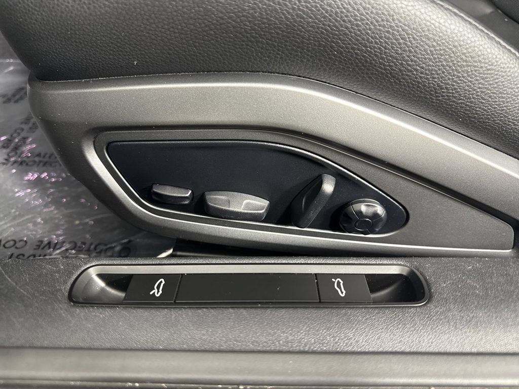 Certified 2024 Porsche 911 Carrera 4 AWD/4WD image 40