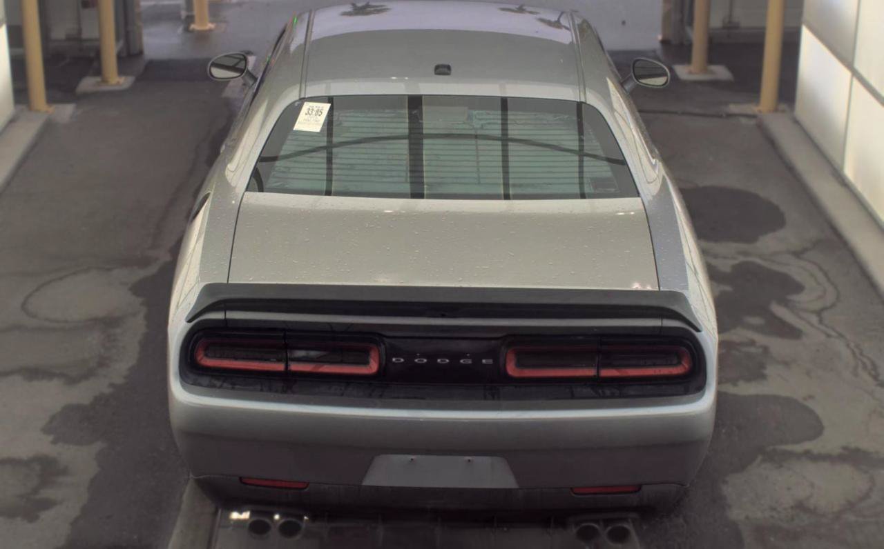 Used 2015 Dodge Challenger SXT RWD image 3