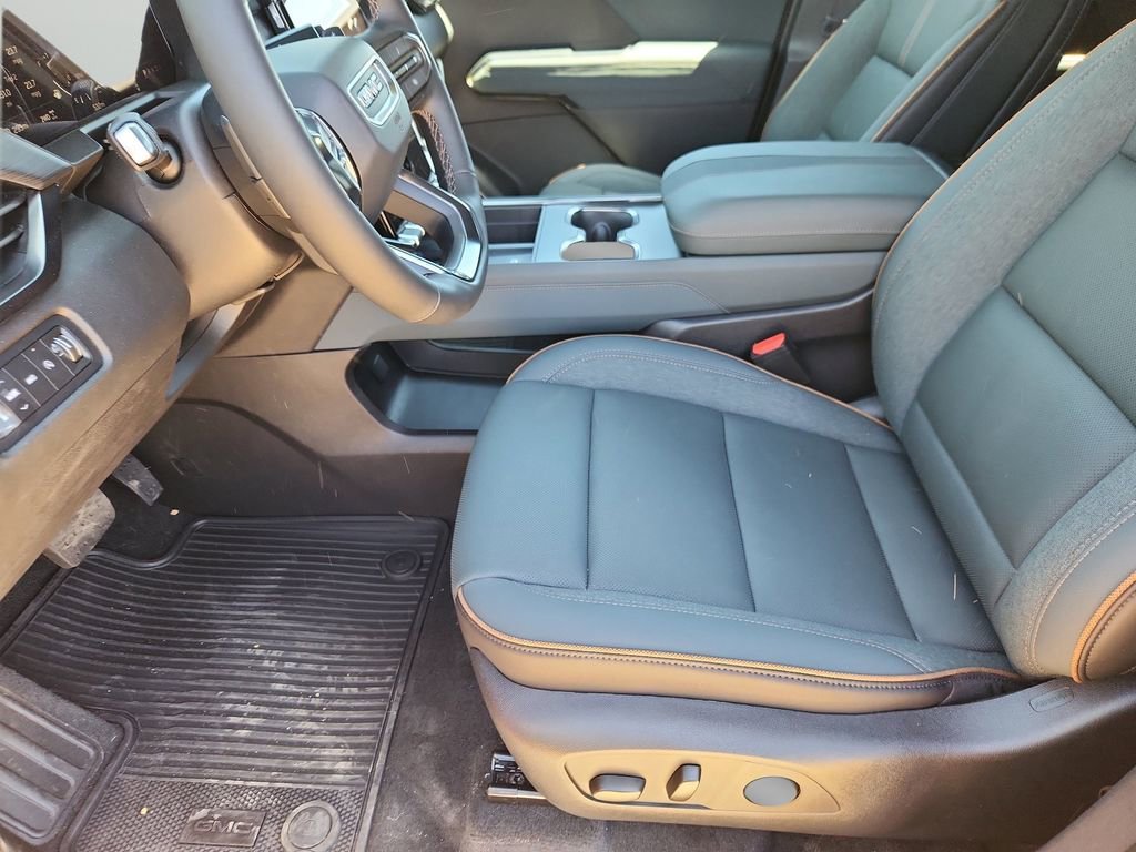 New 2026 GMC Acadia AT4 w/ Luxury Package AWD/4WD image 8