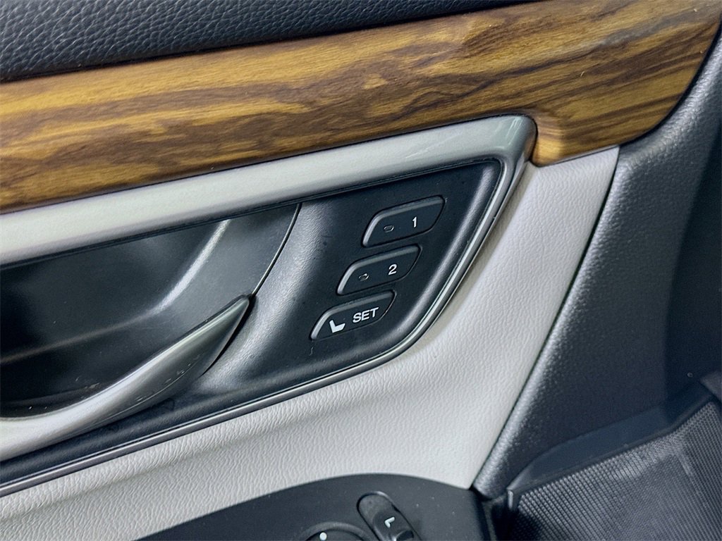 Used 2019 Honda CR-V Touring image 17