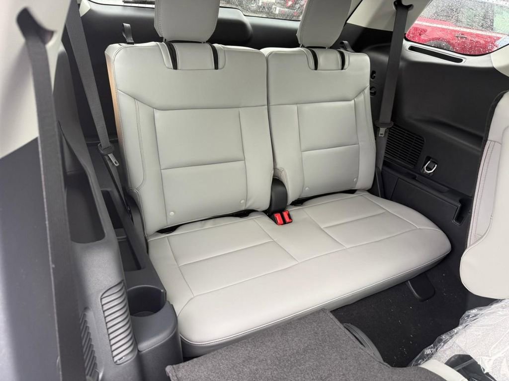 New 2026 Ford Explorer Active w/ Active Comfort Package image 7