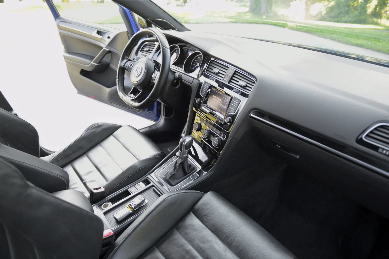 Used 2015 Volkswagen Golf R 4-Door AWD/4WD image 35