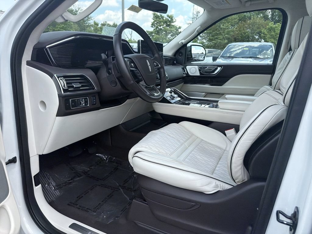 Certified 2024 Lincoln Navigator L Black Label AWD/4WD image 13