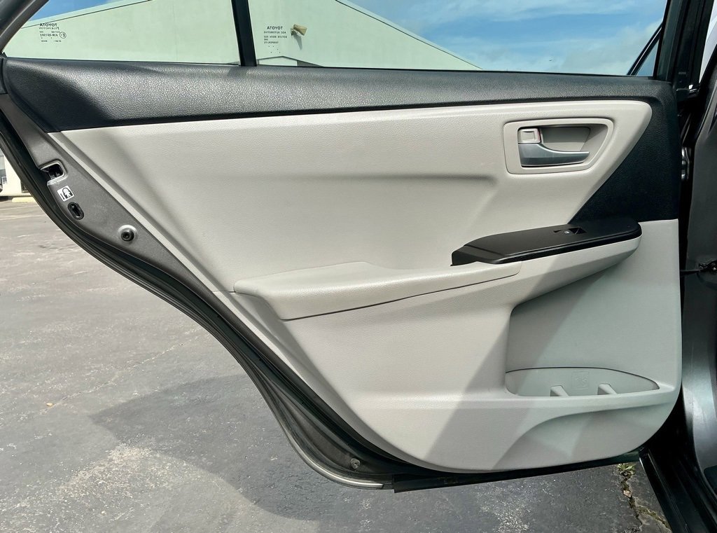 Used 2016 Toyota Camry LE image 30