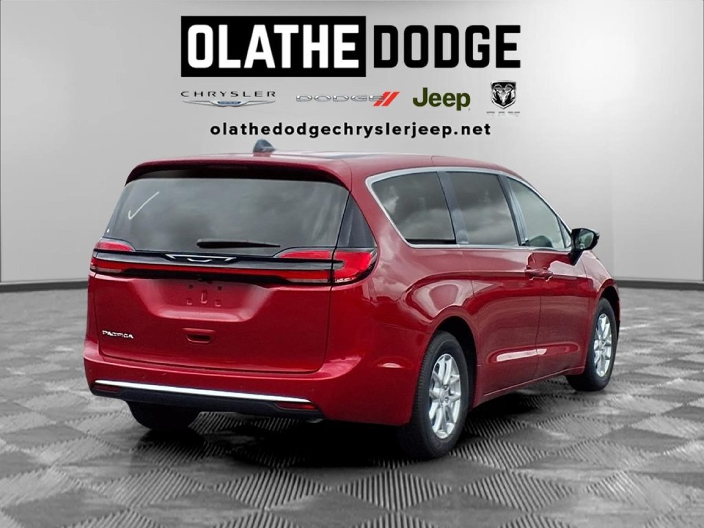 New 2027 Chrysler Pacifica Select FWD image 28
