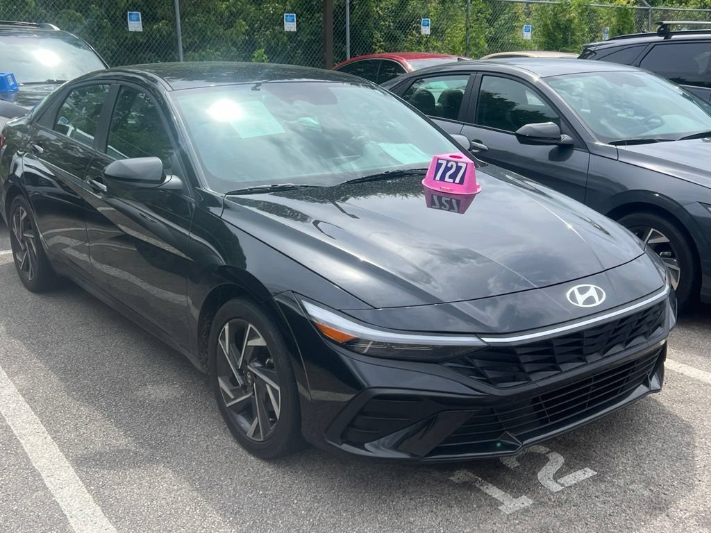 Certified 2025 Hyundai Elantra Sport FWD image 2